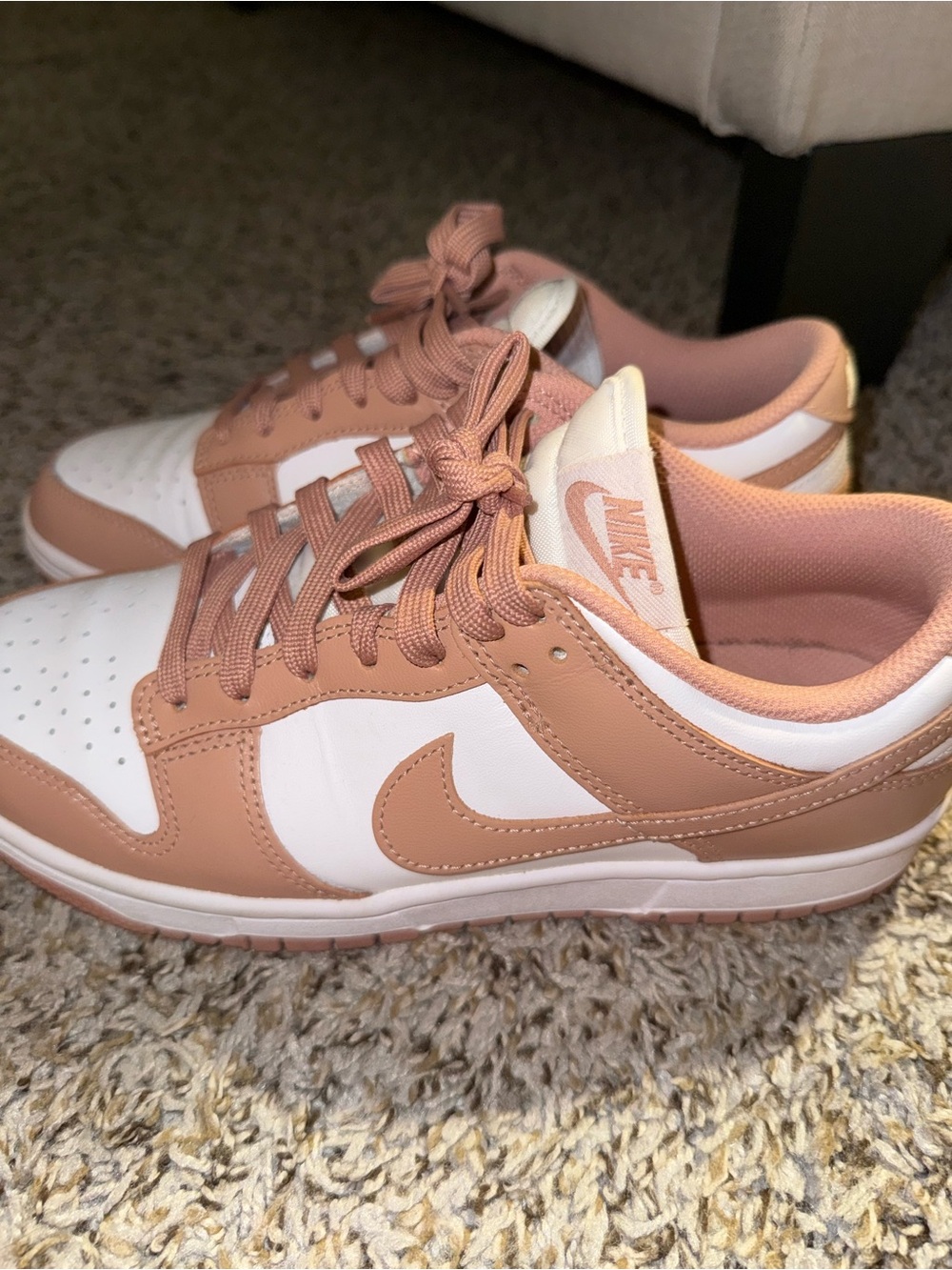 Nike Women’s Sneakers in dusty pink and White - Picture 2 of 3